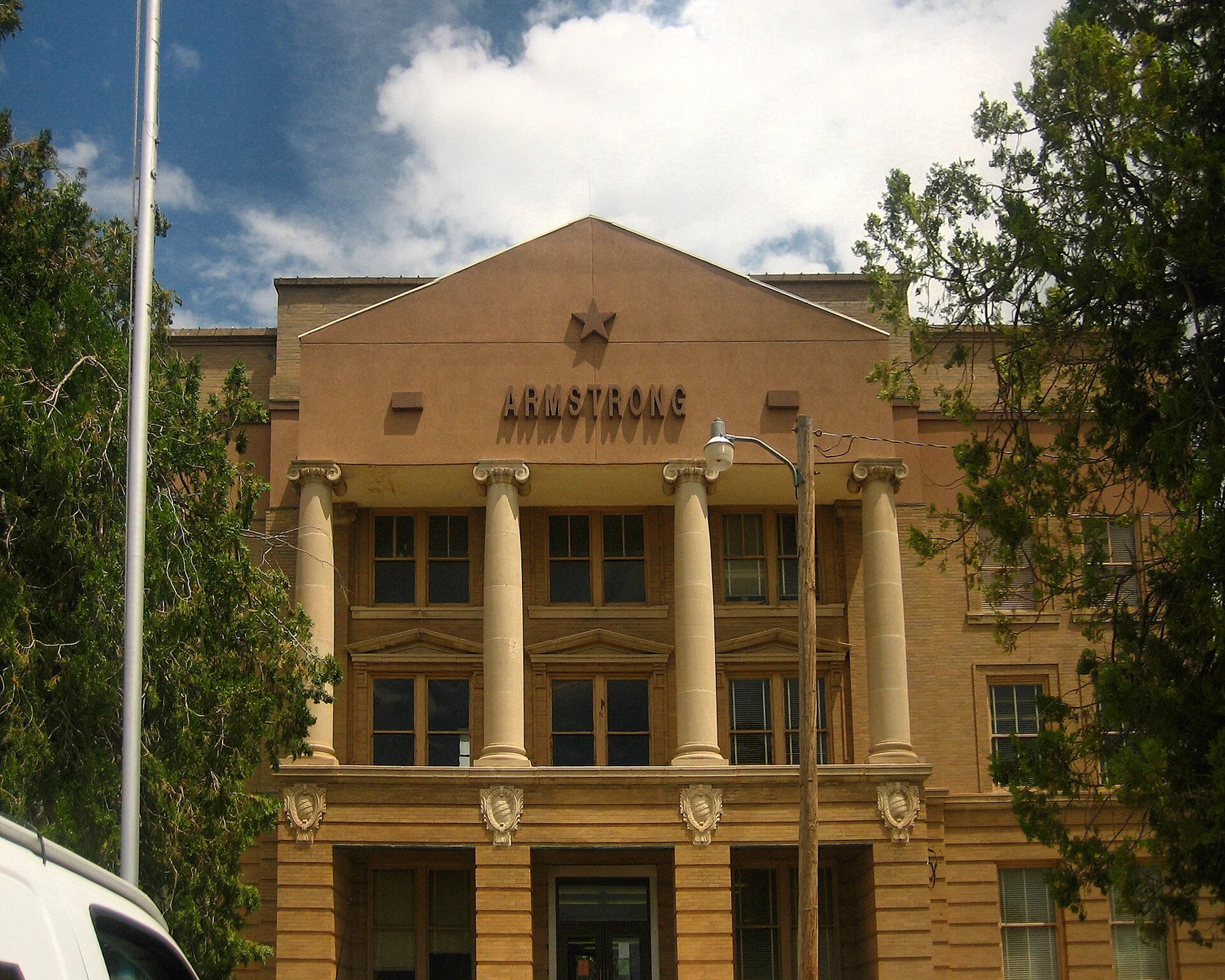 The Armstrong County Courthouse in Claude, Texas, United States. I took photo on July 15, 2008. Billy Hathorn ( talk ) 01:25, 20 July 2008 (UTC)