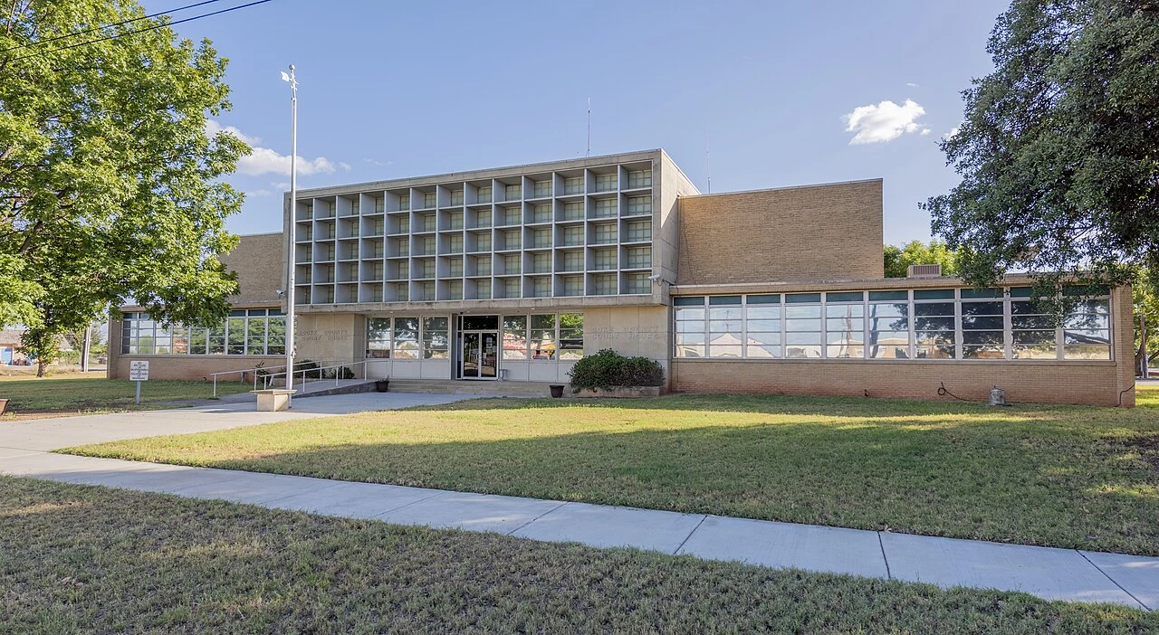 Photograph of the Coke County Courthouse in Robert Lee, Texas. Image taken in September 2020.