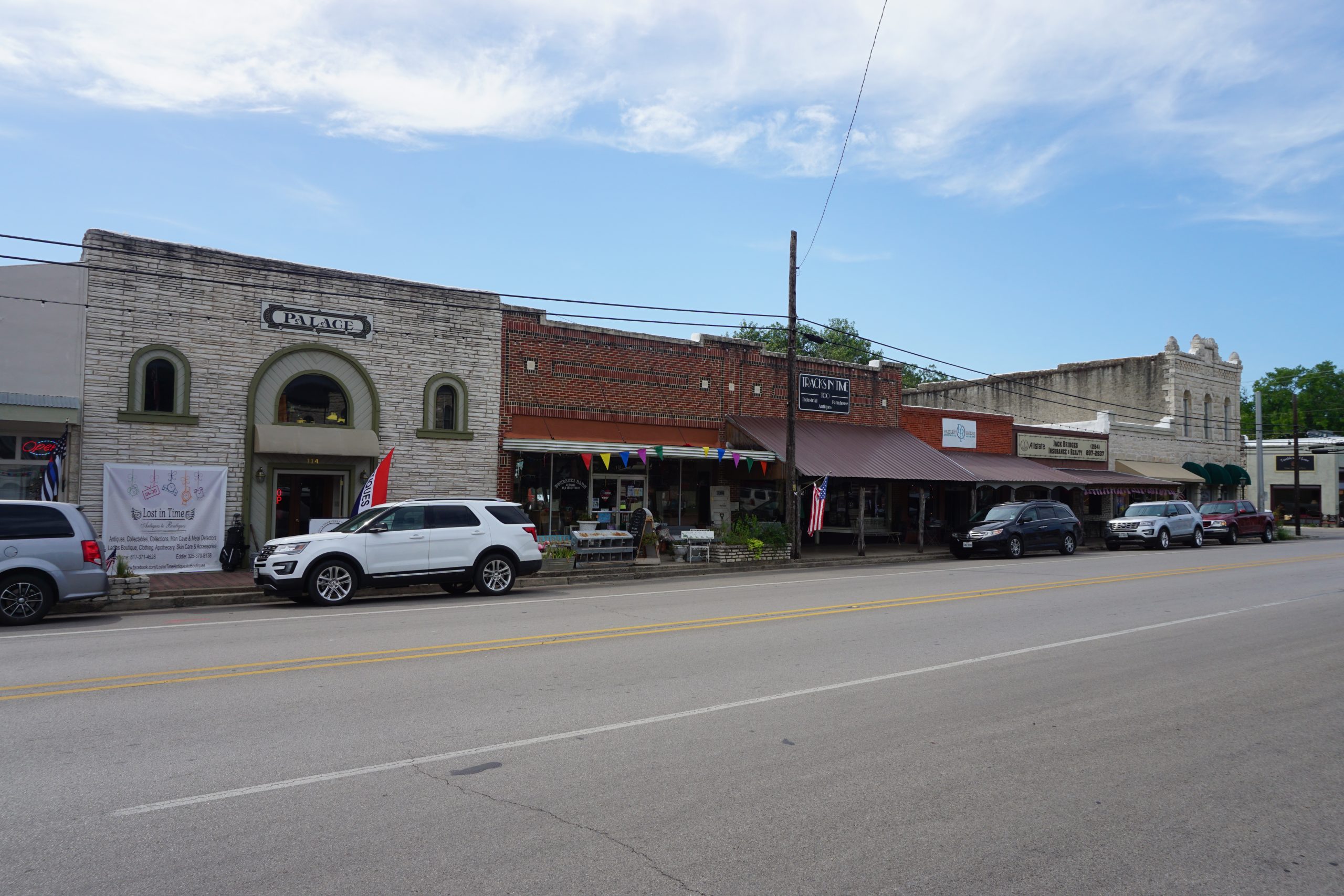 Northeast Barnard Street in Glen Rose , Texas ( United States ).