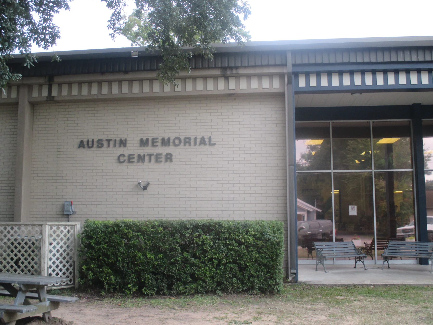 I took photo of Austin Memorial Center, the public library in Cleveland, TX, with a Canon camera.
