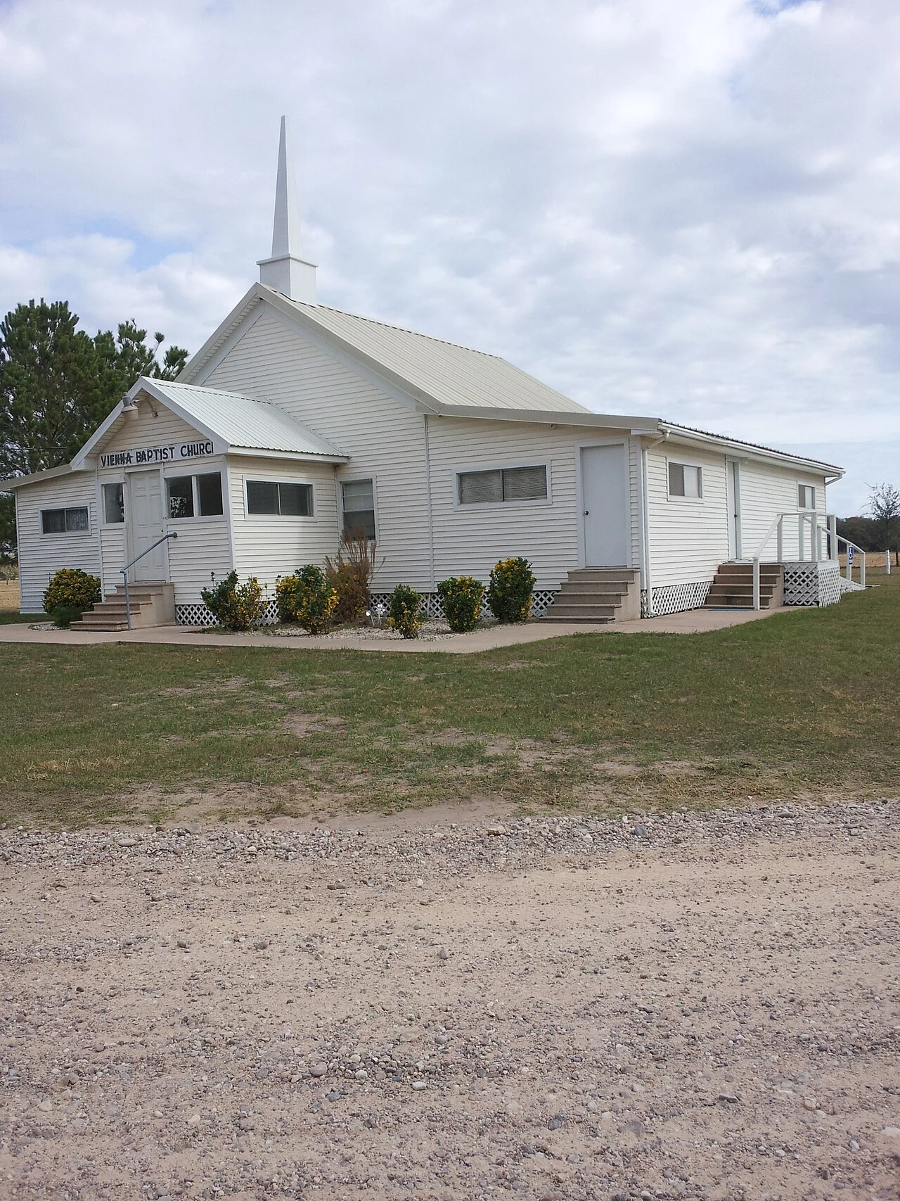 Another view of Vienna Baptist Church