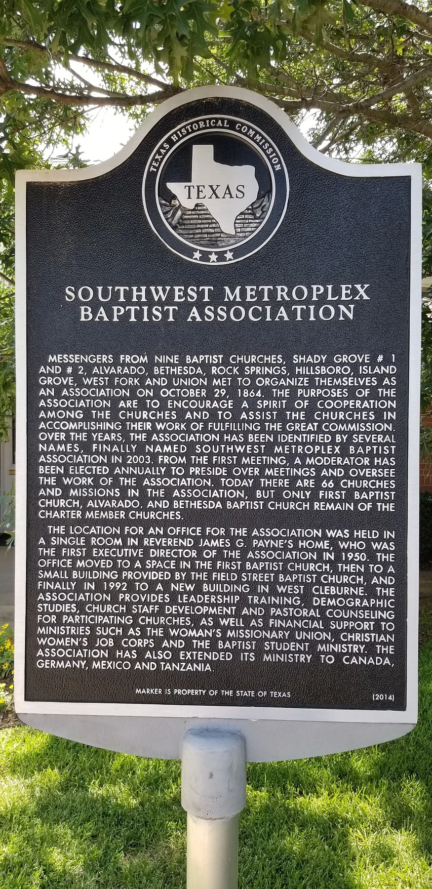 The Texas Historical Commission's "Southwest Metroplex Baptist Association" historical marker.