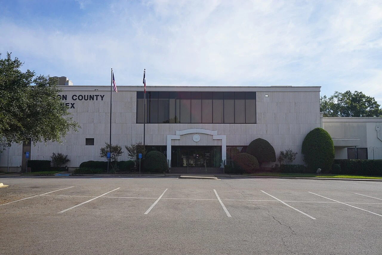 The Henderson County Annex in Athens , Texas ( United States ).