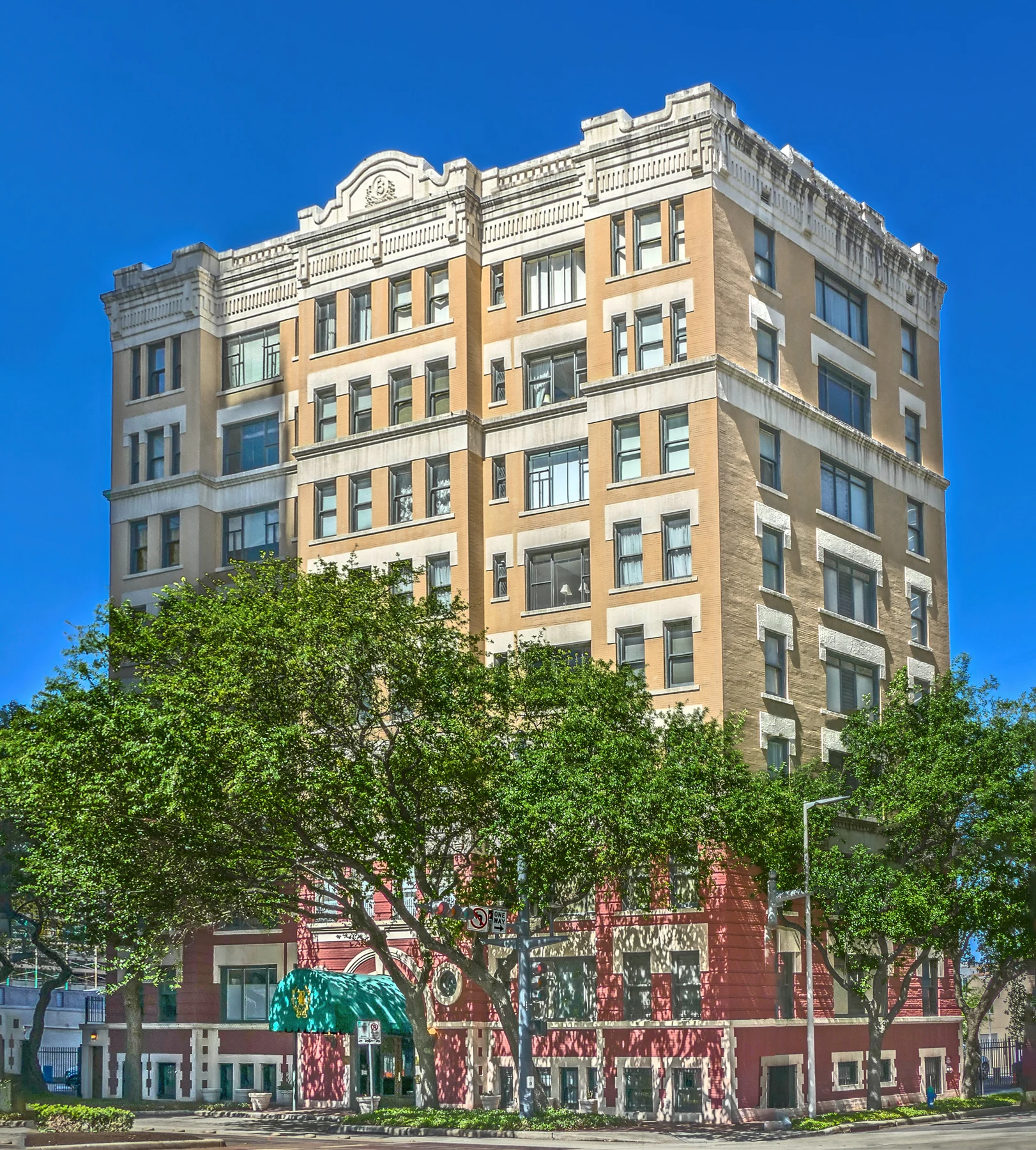 Beaconsfield at 1706 Main south of Pease was built in 1911 with all the conveniences. There were 8 stories and a full basement, with two apartments on each floor. Each apartment had 3 bedrooms, each with a private bath, 2 screened balconies, steam radiators, centralized vacuum system, ice box with 600 pounds of ice, wood burning fireplaces, a private phone to other tenants, servants quarters, elevators, back stairways, and parking. Beaconsfield tenants in 1913 were among the most successful and prosperous of Houston’s elite, comprising the top echelons of Houston corporate life. Among them were: Margaret Howell, widow of A. L. Howell, and their son Alfred R. Howell secretary and treasurer of the International & Great Northern Railroad. Lorenzo J. Boykin, Vice President and general manager of the Chicago Lumber and Coal Co. Horace Booth, General Freight Agent for the International & Great Northern Railroad.