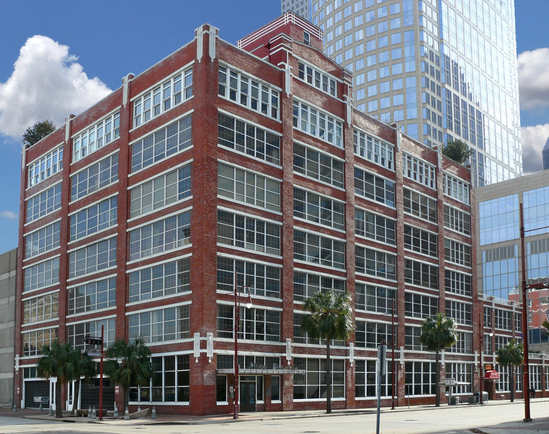 Noted Houston business and civic leader Will C. Hogg (1875-1930) had this commercial structure built in 1921. Early tenants included the Armor Auto Company and the Great Southern Life Insurance Company. The art deco building, designed by the engineering firm of Barglebaugh and Whitson, features an exterior dominated by industrial windows. A rooftop penthouse, used for offices of the Hogg family businesses, reflects Mediterranean influences. Will Hogg was the son of "Big Jim" Hogg, Governor of Texas. On the roof of the building, hidden behind the parapet, is an 18-room penthouse and solarium. The penthouse housed the personal offices of the Hogg family, with extensive roof gardens. Location N29° 45.771 W95° 21.838