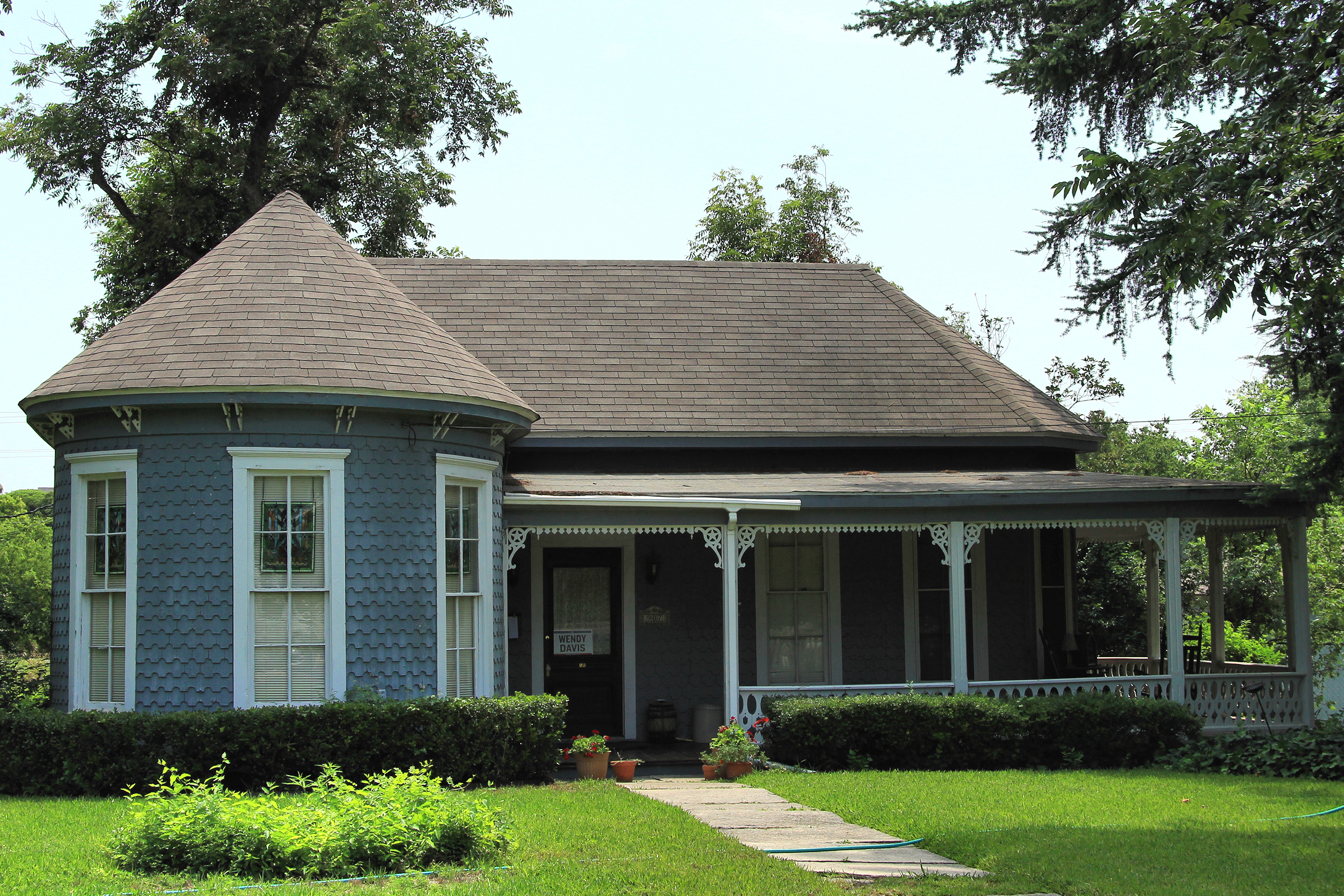 The House at 907 Pine in Georgetown, Texas, United States was built circa 1895. The house was listed on the National Register of Historic Places on January 14, 1986.