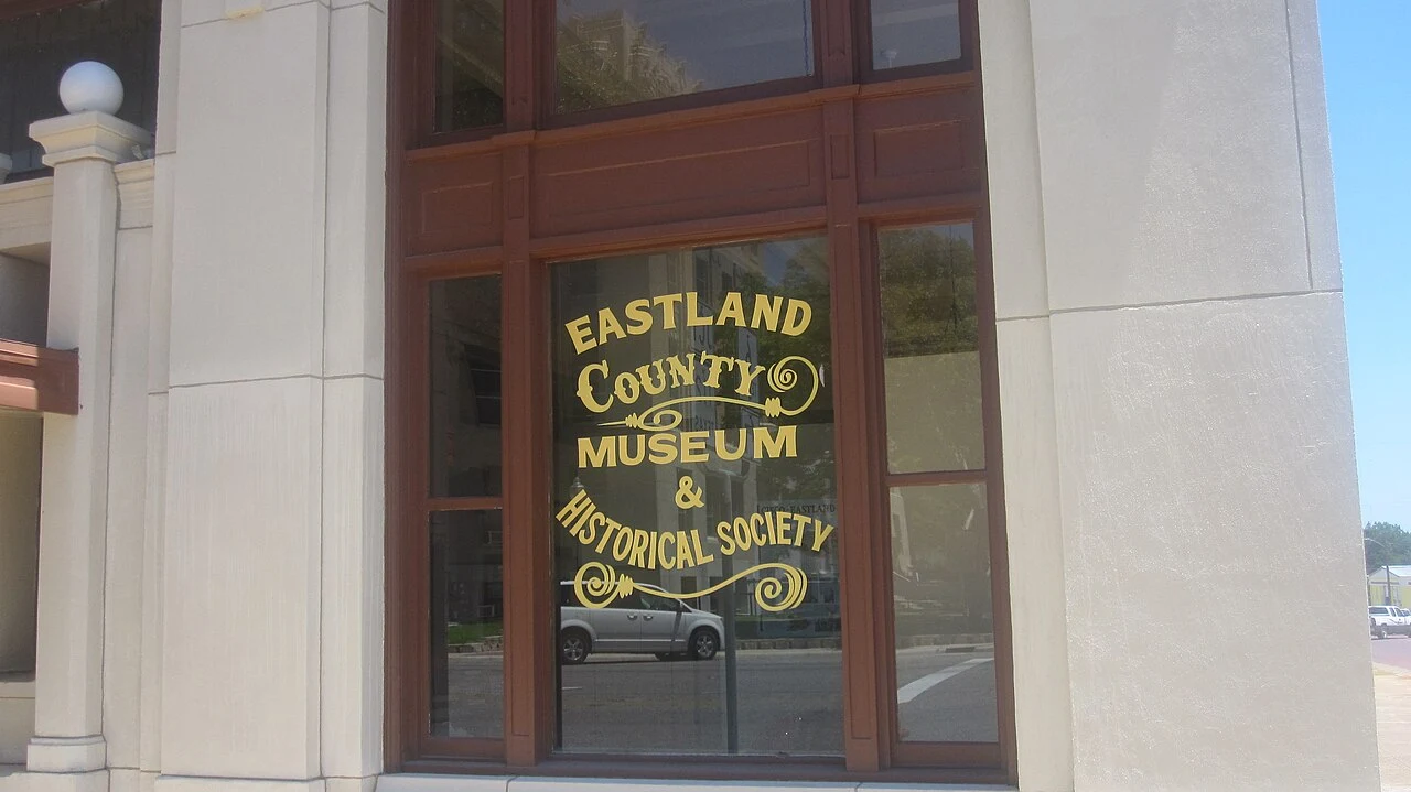 I took photo with Canon camera in Eastland, TX.