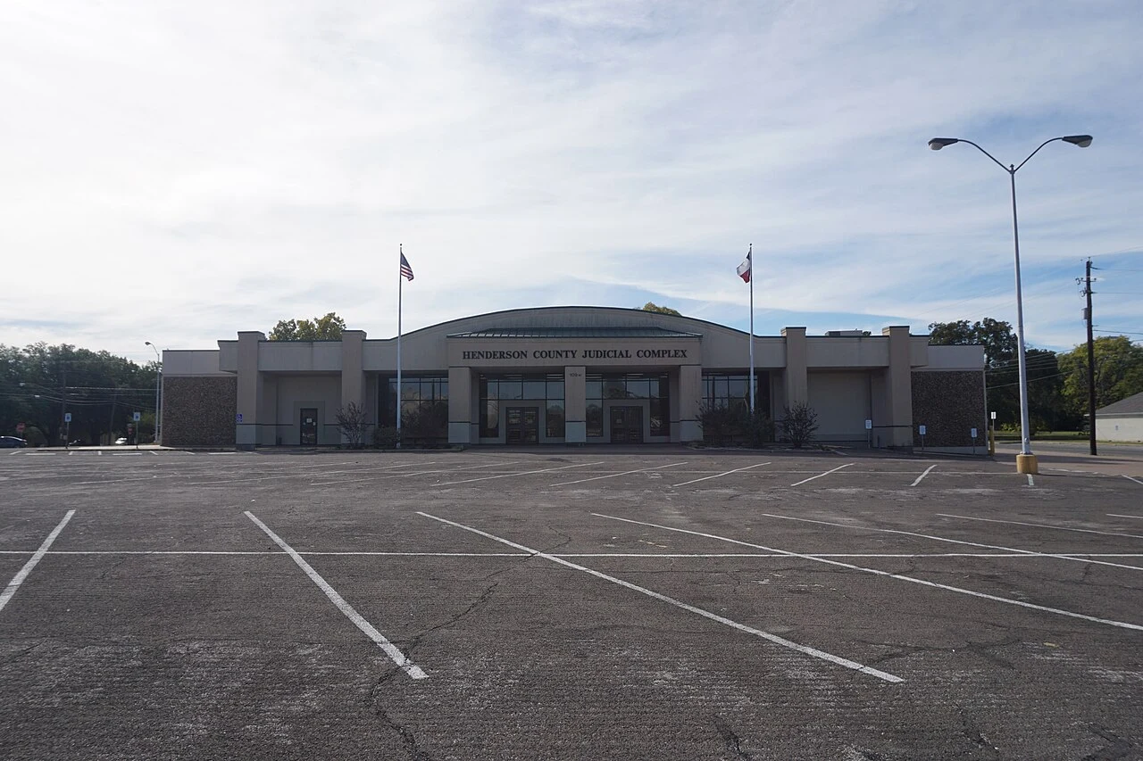 The Henderson County Judicial Complex in Athens , Texas ( United States ).