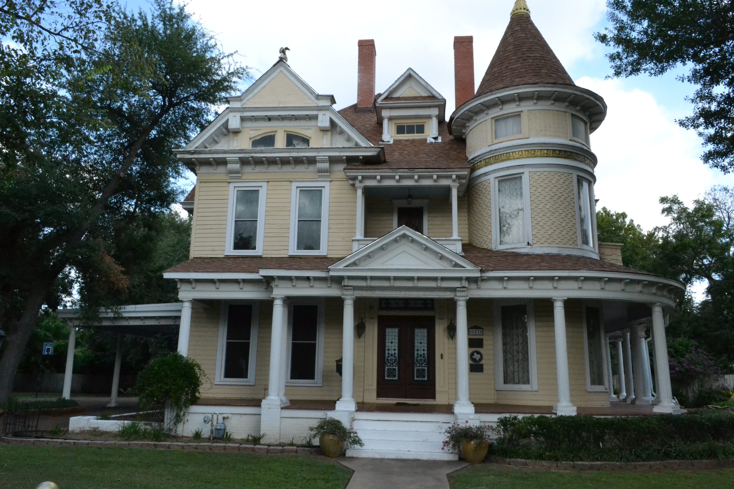 Atkinson-Morris House in Paris, TX. Listed on the National Register of Historic Places.