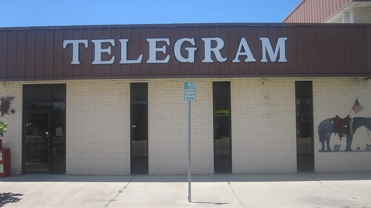 I took photo with Canon camera in Eastland, TX.