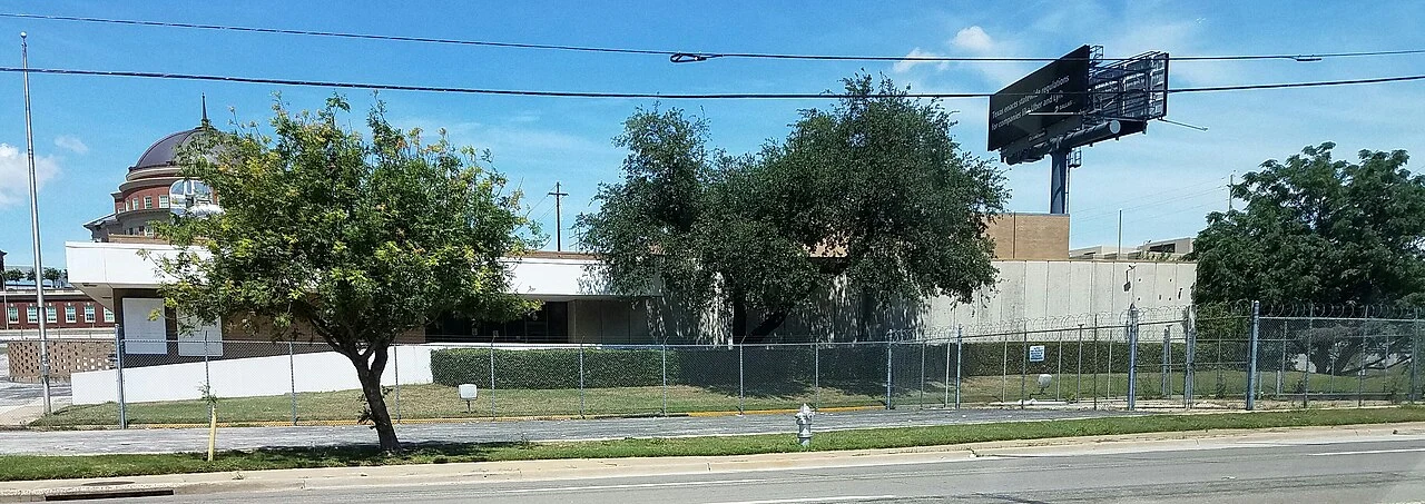 Previous site used as KXTX studios and offices, north of downtown Dallas.