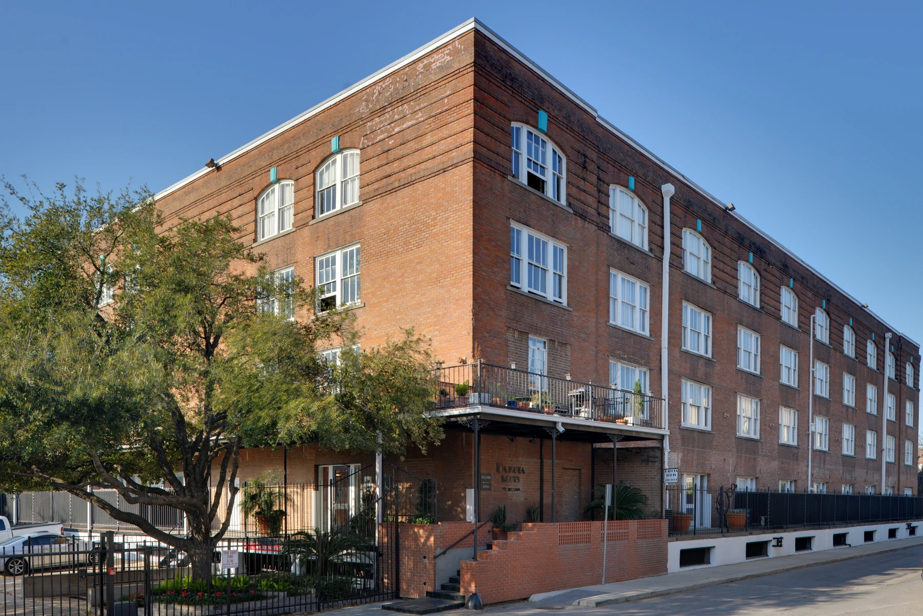 The James Bute Company Warehouse at 711 William St., Houston (Texas, USA) is listed in the National Register of Historic Places, United States Department of the Interior. At the time this picture was taken, it served as the Dakota Lofts apartment building.