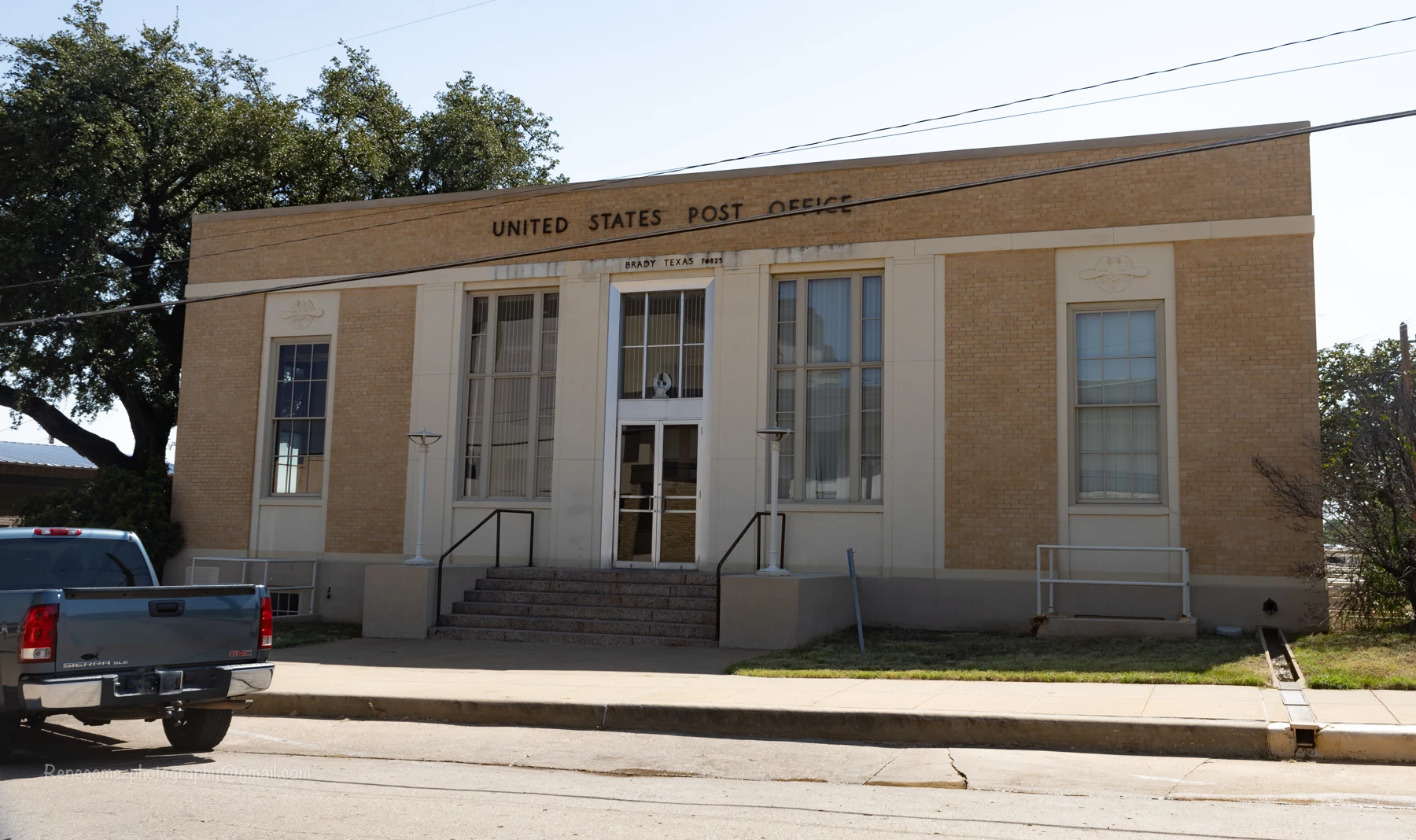 United States Post Office building in Brady, Texas