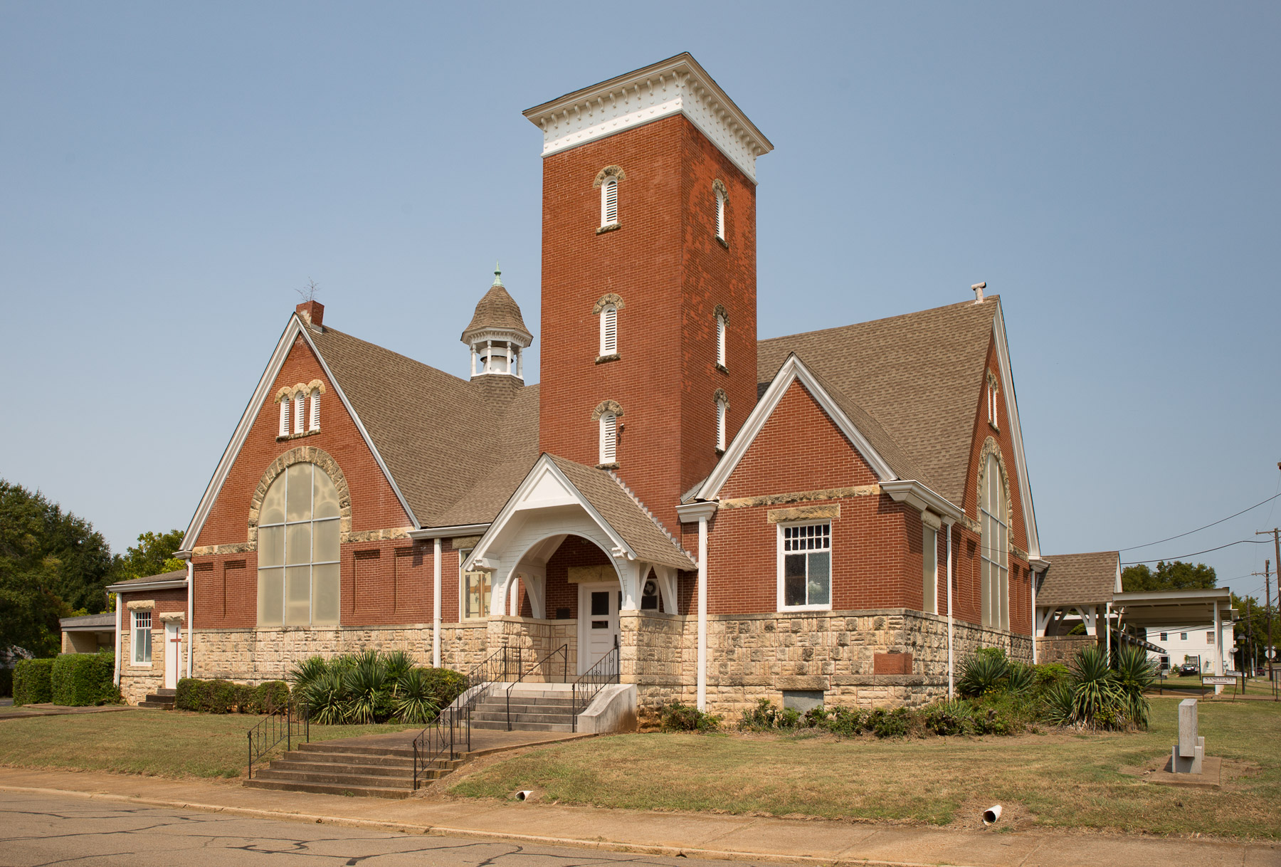 First Presbyterian Church is located in Paris, Texas