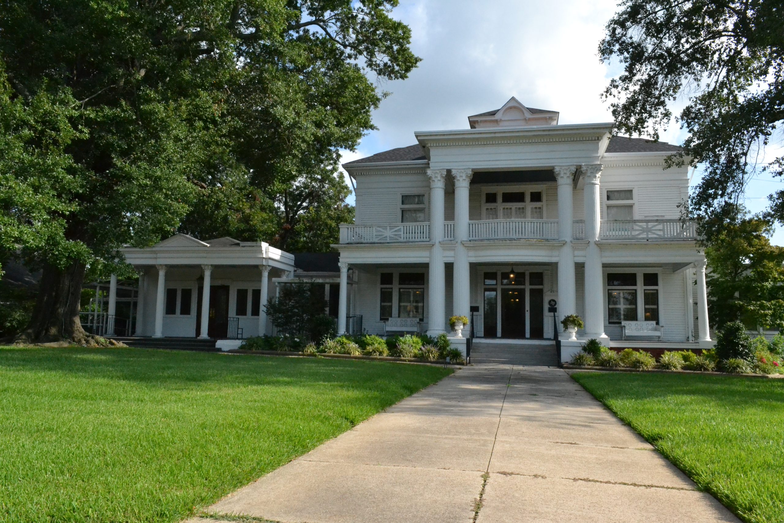 Johnson-McCuistion House in Paris, TX. Listed on the National Register of Historic Places.