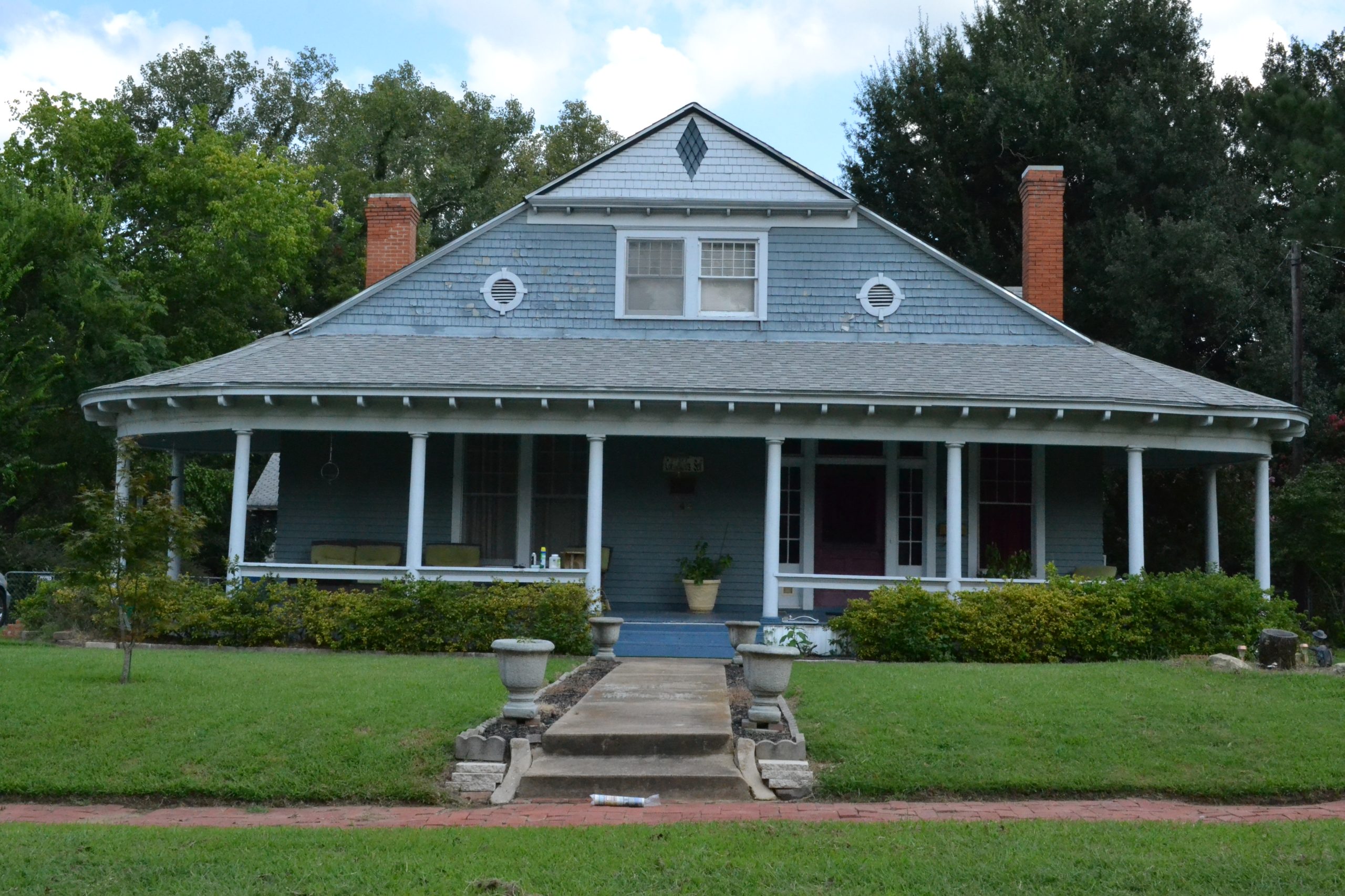 Morris-Moore House in Paris, TX. Listed on the National Register of Historic Places.