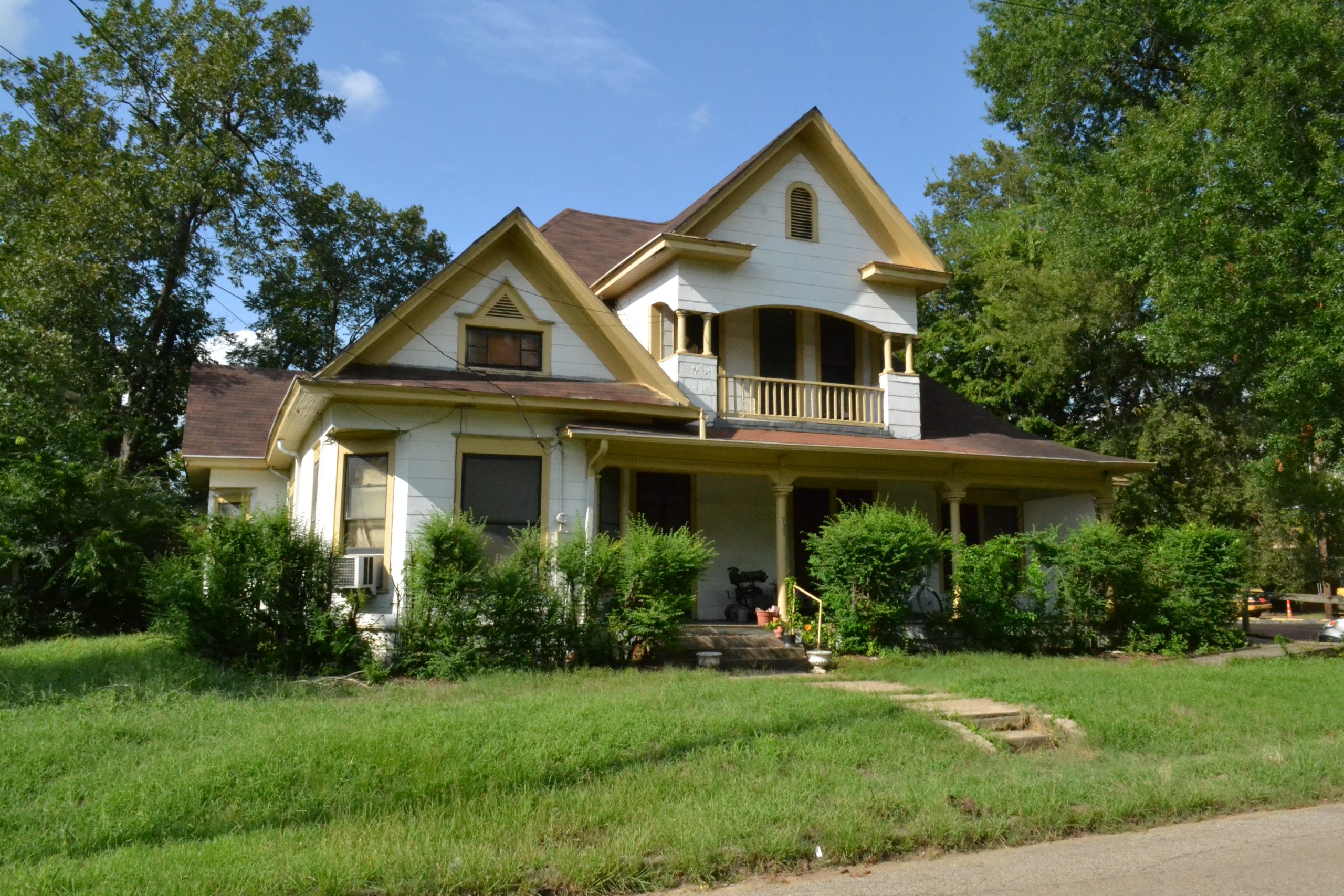 Thaddeus and Josepha Preston House in Paris, TX. Listed on the National Register of Historic Places.