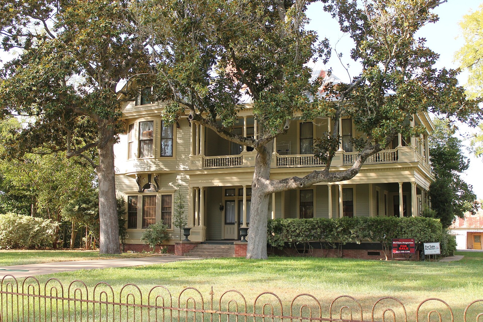 Historic home in Smithville — Bastrop County, Texas