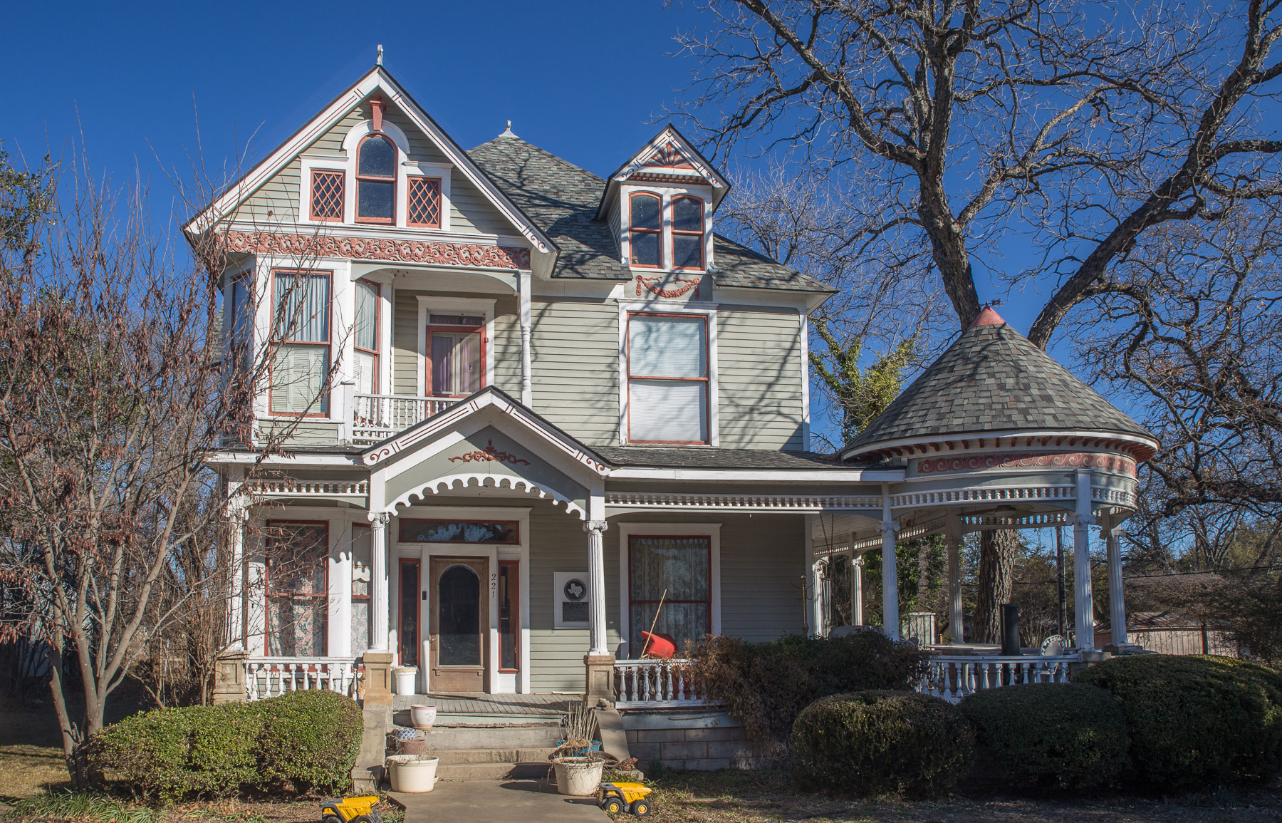 Aston House Granbury (1 of 1)